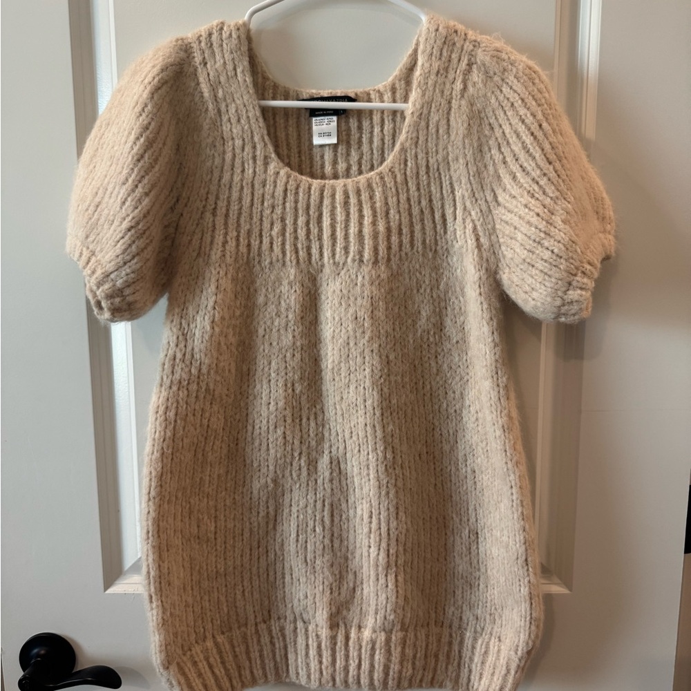 UEC BCBG Maxazria cream alpaca blend short sleeve sweater medium